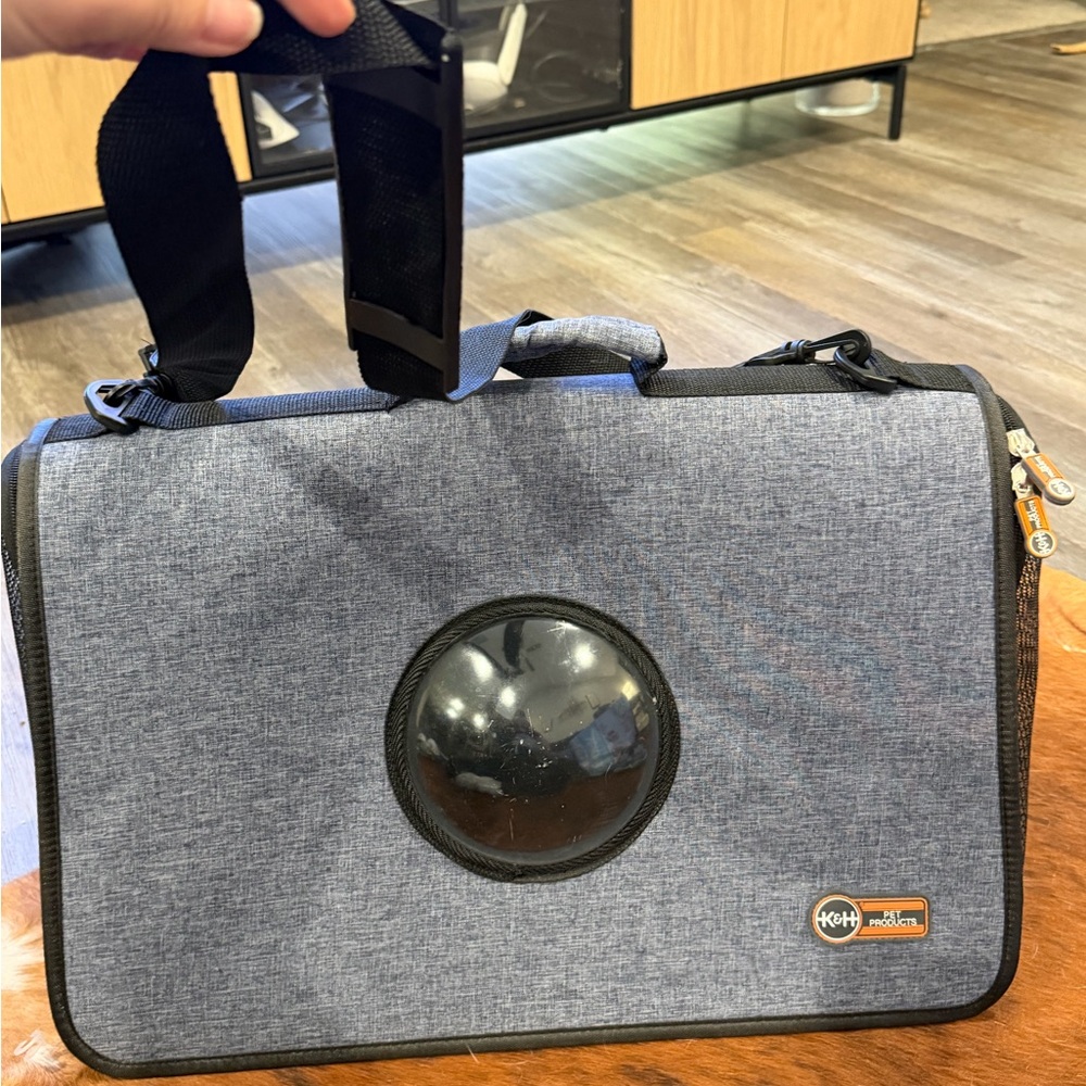 Portable Pet Carrier with Viewing Window - Gray